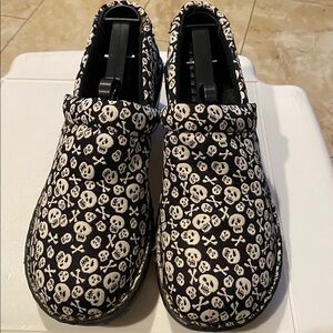 BOC Skull & crossbones clogs